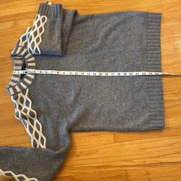 Endless Rose Sweater, Long Sleeve, Gray & White Accent, Braided - Picture 10 of 11